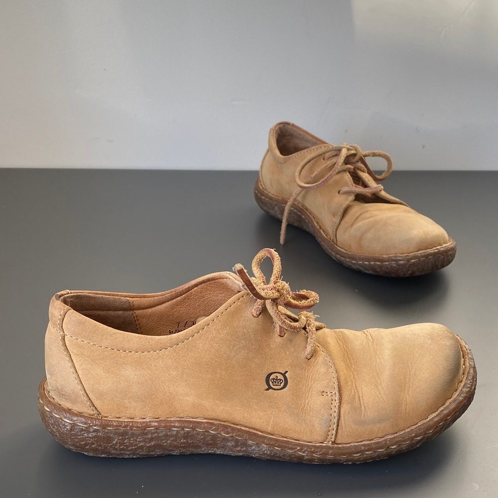Born Nubuck Leather Lace Up Driving Gum Sole Camel Brown Oxfords 7 Granola Girl